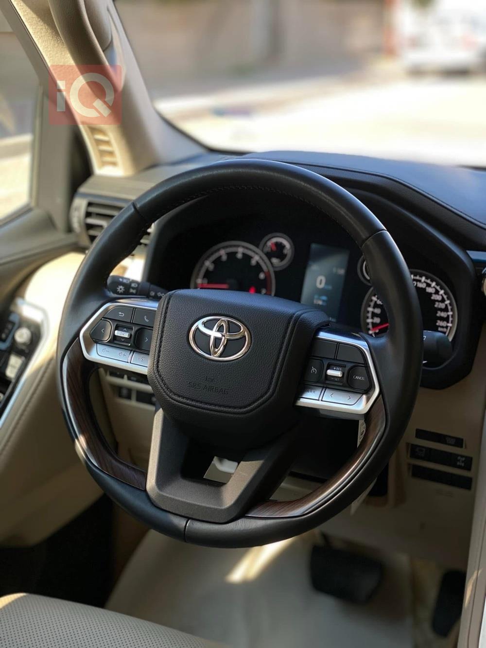 تۆیۆتا لاند کروزەر